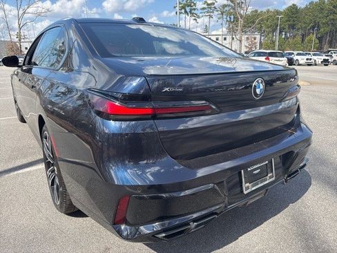 Certified 2023 BMW 760i xDrive w/ Luxury Rear Seating Package image 14
