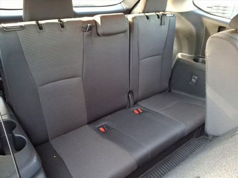 Used 2024 Toyota Highlander LE AWD/4WD image 24