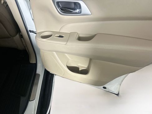 Used 2020 Nissan Pathfinder Platinum w/ Cargo Package image 32