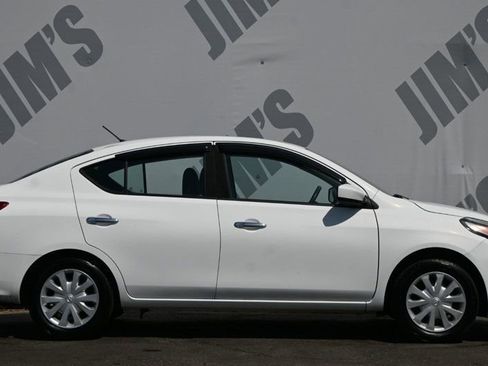 Used 2019 Nissan Versa SV image 4