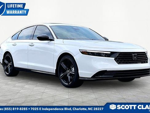 Used 2025 Honda Accord Sport image 1