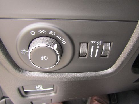 Used 2023 Jeep Grand Cherokee Limited w/ Trailer Tow Prep Group (B) image 24