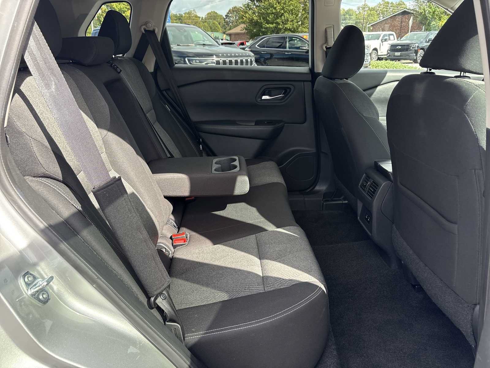 Used 2025 Nissan Rogue SV FWD image 25
