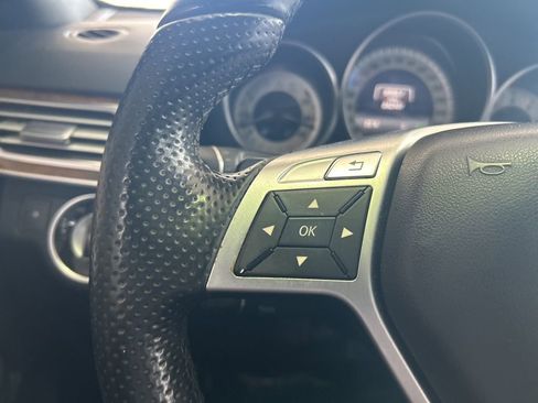 Used 2014 Mercedes-Benz E 550 4MATIC Sedan image 45