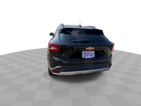 Used 2025 Chevrolet Trax LT w/ LT Convenience Package FWD image 9