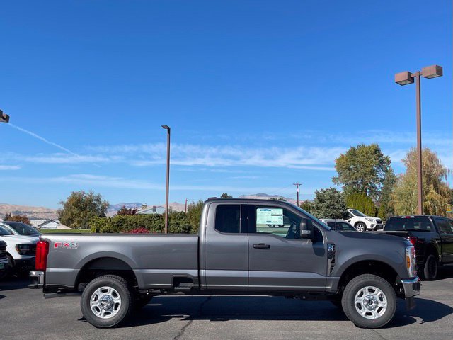 New 2027 Ford F350 XLT AWD/4WD image 2