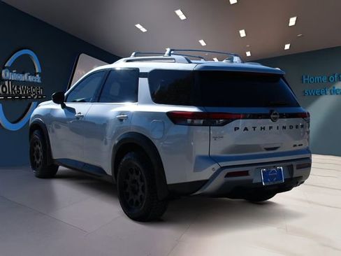 Used 2023 Nissan Pathfinder SL w/ Black Appearance Package image 6