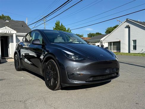Used 2023 Tesla Model Y Long Range AWD/4WD image 8