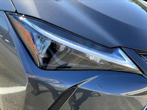 New 2026 Lexus UX 300h FWD image 21
