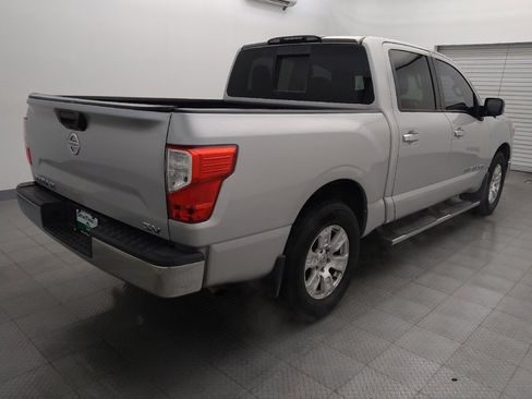 Used 2018 Nissan Titan SV image 9