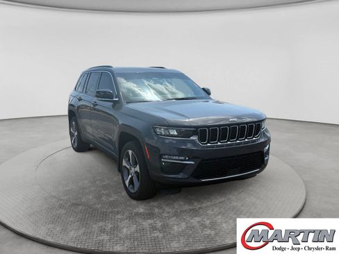 Used 2025 Jeep Grand Cherokee Limited w/ MOPAR Finishing Package AWD/4WD image 3