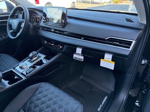 New 2025 Mitsubishi Outlander SEL image 22