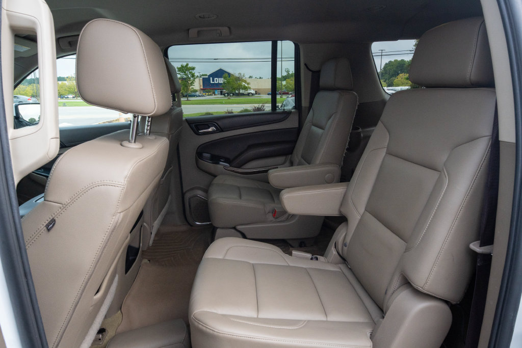 Used 2017 Chevrolet Suburban LT w/ Luxury Package AWD/4WD image 18