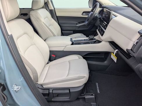 New 2026 Nissan Pathfinder SL FWD image 37
