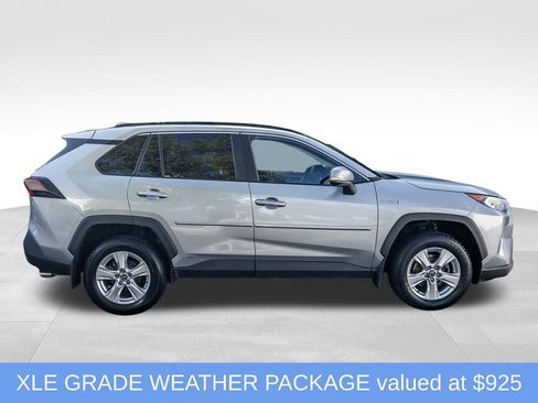 Used 2021 Toyota RAV4 XLE w/ XLE Grade Weather Package AWD/4WD image 5