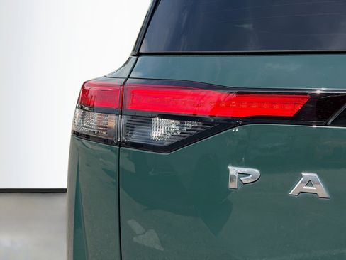 Used 2023 Nissan Pathfinder SL image 10