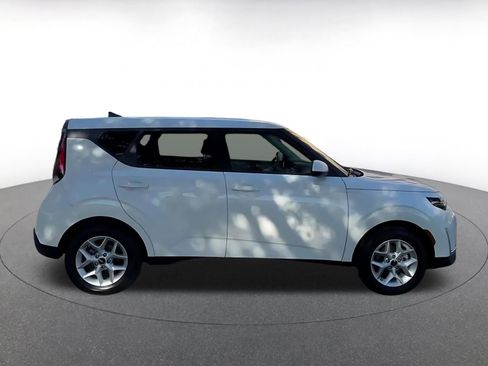 Used 2025 Kia Soul LX w/ LX Technology Package image 16