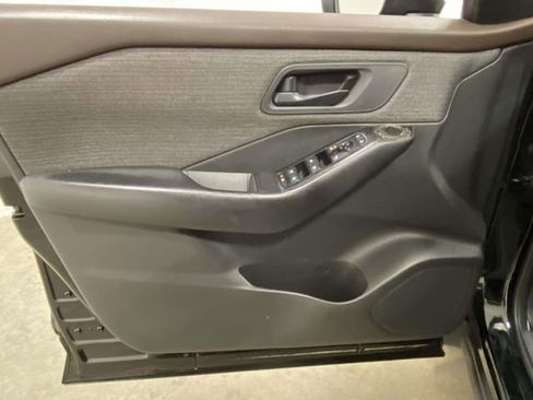 Used 2023 Nissan Rogue S image 12