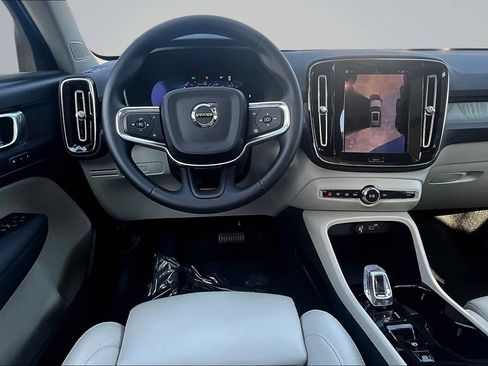 Used 2026 Volvo XC40 B5 Plus AWD/4WD image 9