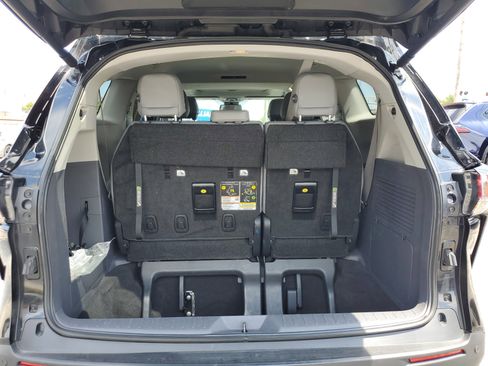 Used 2024 Toyota Sienna XLE FWD image 8