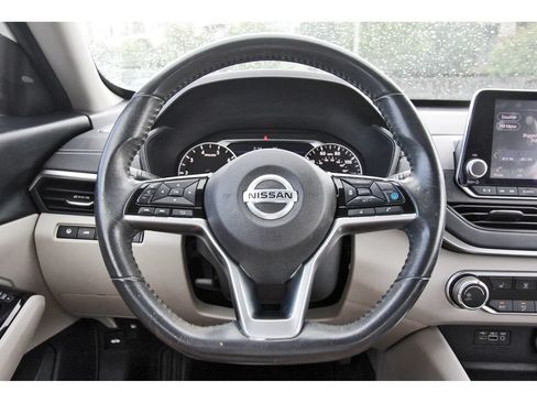 Used 2022 Nissan Altima 2.5 SV w/ SV Premium Package FWD image 16