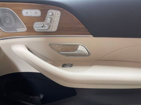 Used 2024 Mercedes-Benz GLS 450 4MATIC image 27