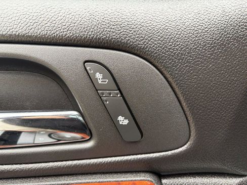 Used 2010 Chevrolet Suburban LT image 9