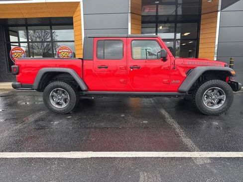 Used 2023 Jeep Gladiator Rubicon w/ Cold Weather Group image 2