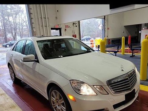 Used 2013 Mercedes-Benz E 350 4MATIC Sedan image 2