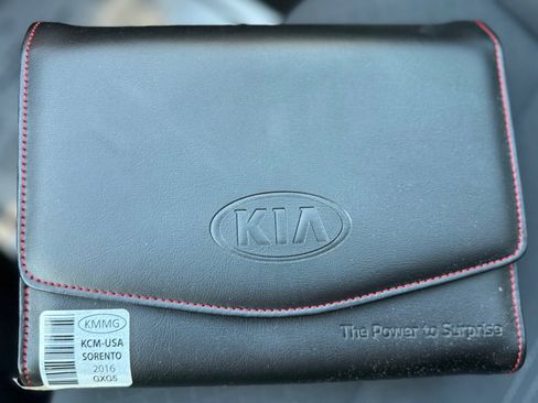 Used 2016 Kia Sorento LX image 12