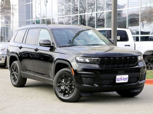 New 2025 Jeep Grand Cherokee L Laredo image 1