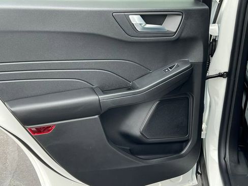 New 2026 Ford Escape SE w/ Class II Trailer Tow Package image 31