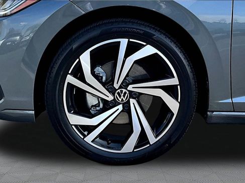 Used 2025 Volkswagen Jetta SEL image 30