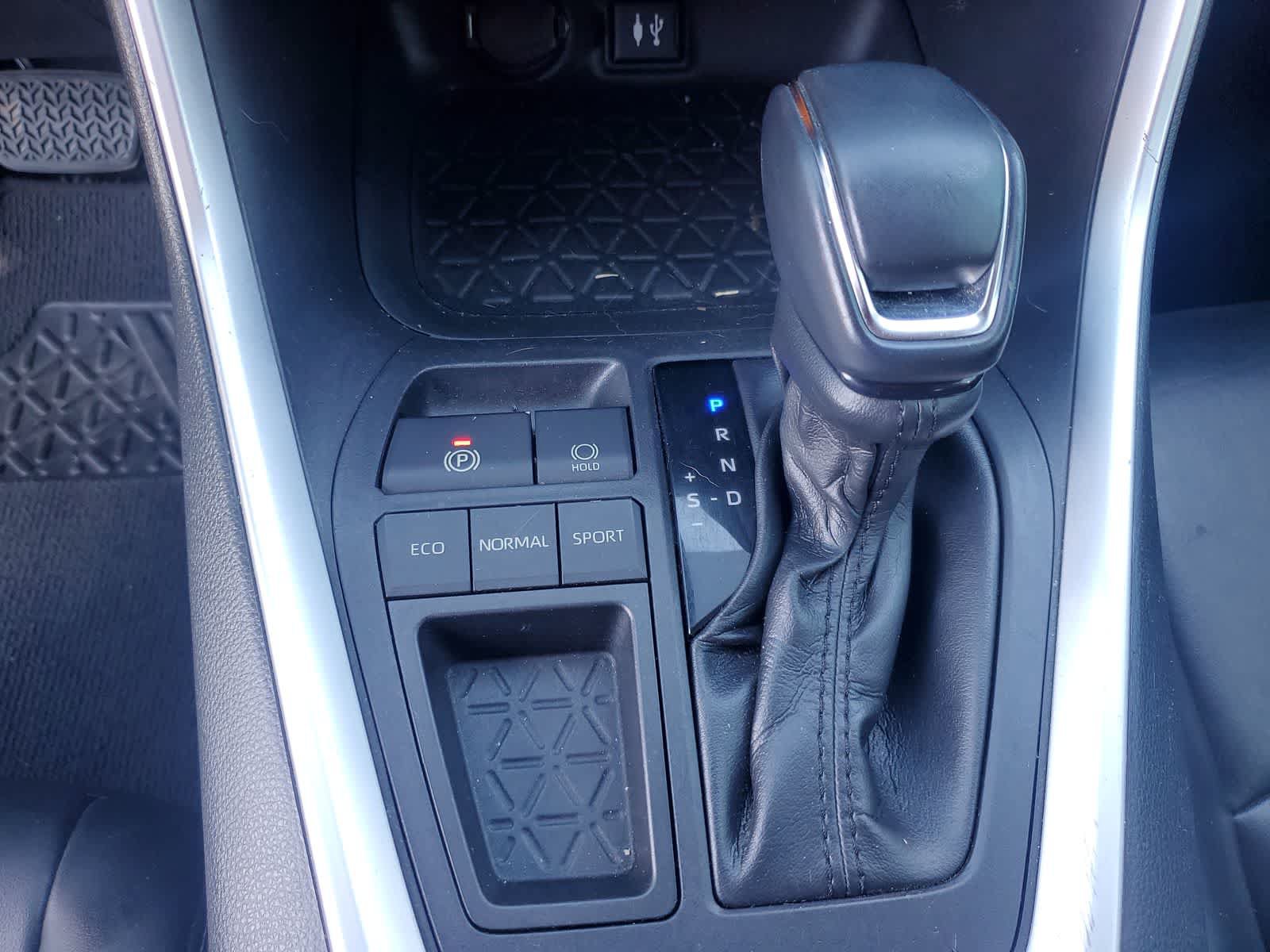 Used 2019 Toyota RAV4 XLE Premium FWD image 16
