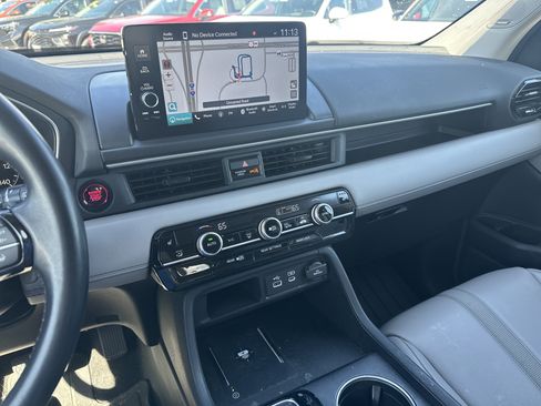 Used 2024 Honda Pilot Touring image 31