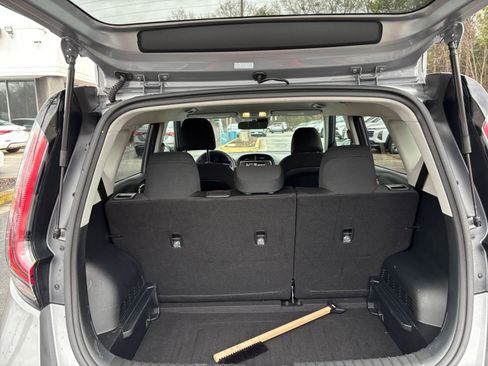 Used 2025 Kia Soul LX w/ LX Technology Package image 31