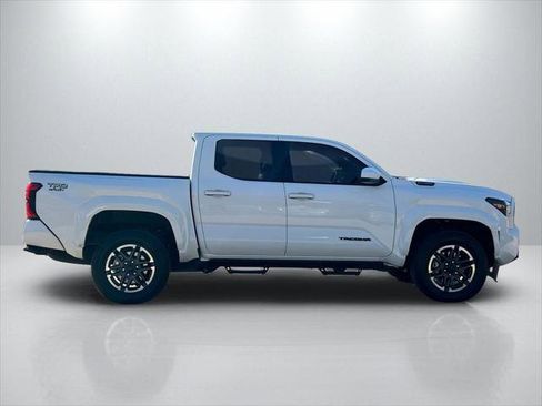 Certified 2025 Toyota Tacoma TRD Sport AWD/4WD image 4
