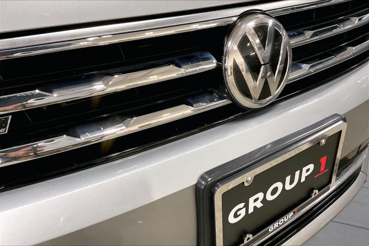 Used 2020 Volkswagen Tiguan SEL Premium R-Line AWD/4WD image 30