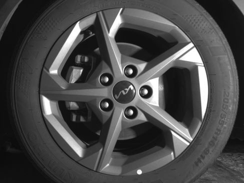 Used 2025 Kia K4 LXS image 12