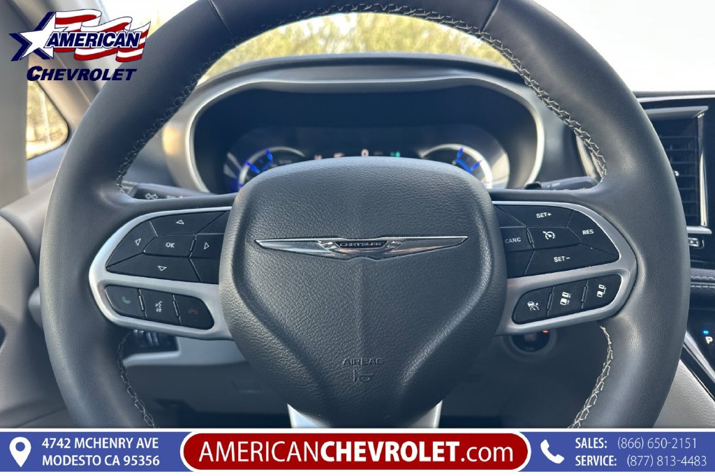 Used 2023 Chrysler Pacifica Touring-L FWD image 32