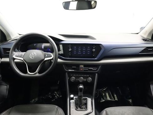 Used 2024 Volkswagen Taos SE FWD image 17