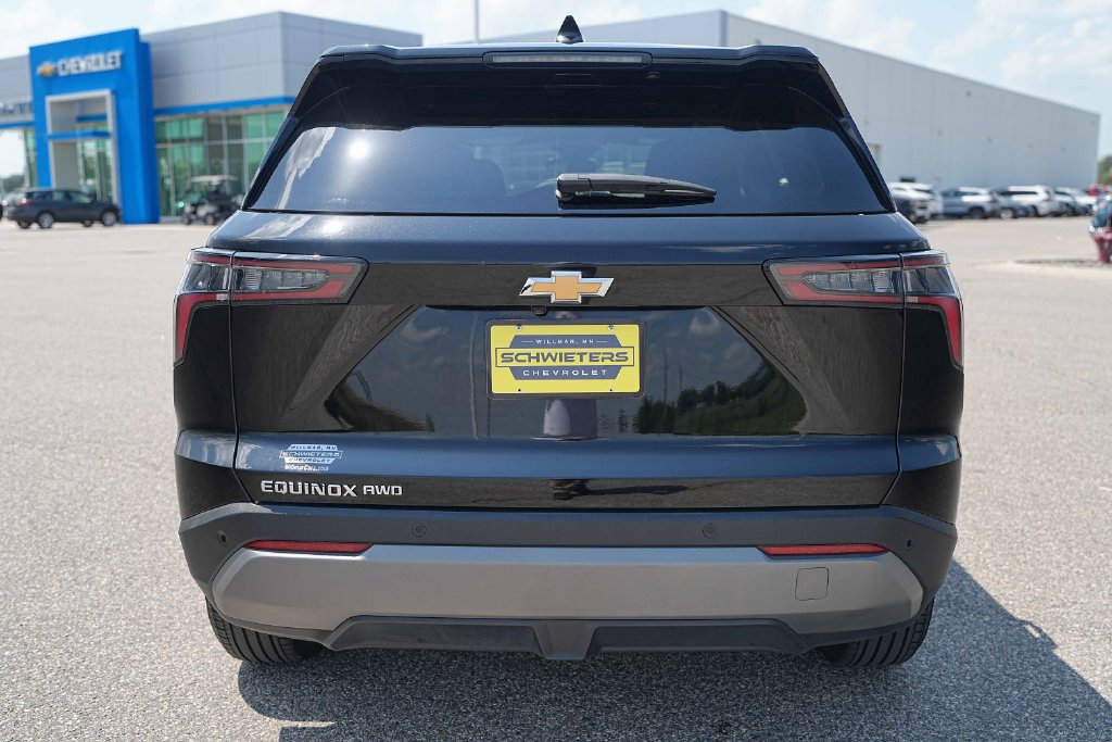 Used 2026 Chevrolet Equinox LT AWD/4WD image 7