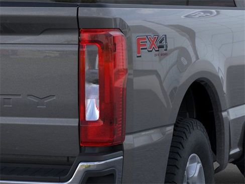 New 2026 Ford F250 XLT w/ FX4 Off-Road Package image 40