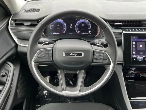 Used 2023 Jeep Grand Cherokee L Laredo image 11