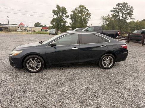 Used 2017 Toyota Camry SE FWD image 4