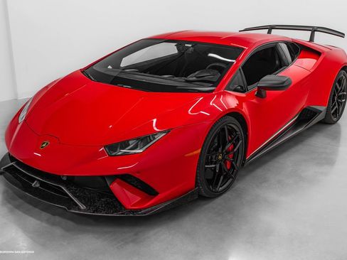 Used 2018 Lamborghini Huracan Performante AWD/4WD image 17