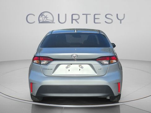 Used 2025 Toyota Corolla LE FWD image 4