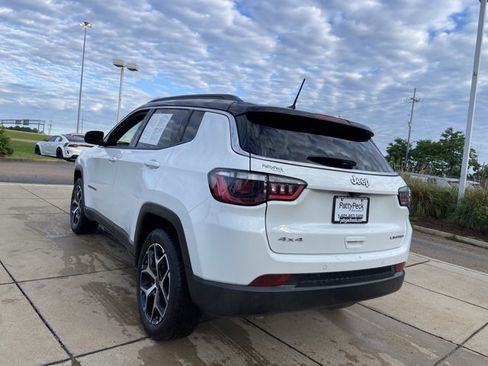 Used 2025 Jeep Compass Limited AWD/4WD image 9