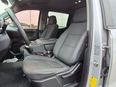 Used 2019 Chevrolet Silverado 1500 Custom w/ Custom Convenience Package AWD/4WD image 9