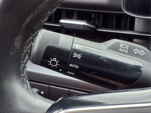 Used 2025 Kia Carnival FWD image 20